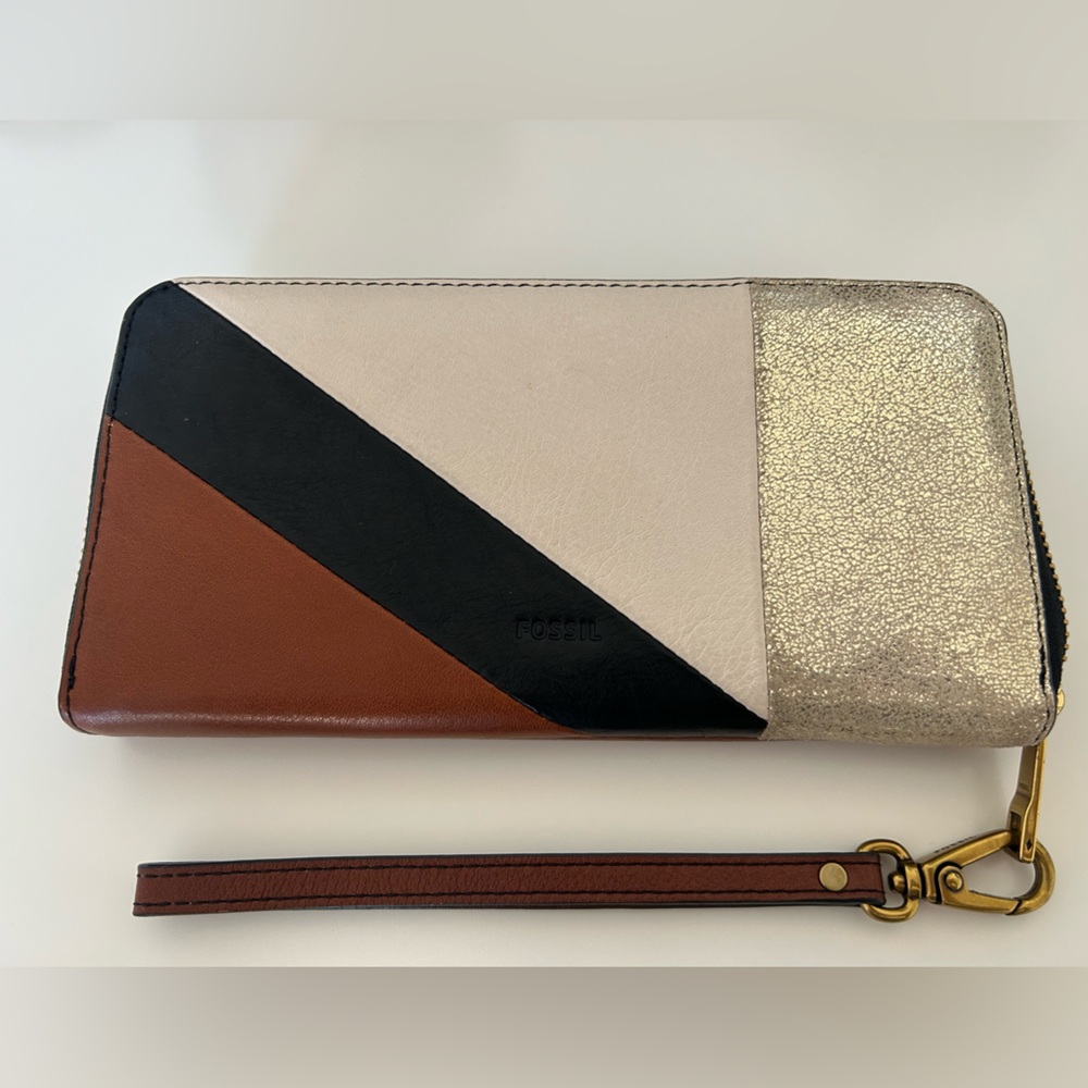 Fossil Wallet With Wristlet - image 1